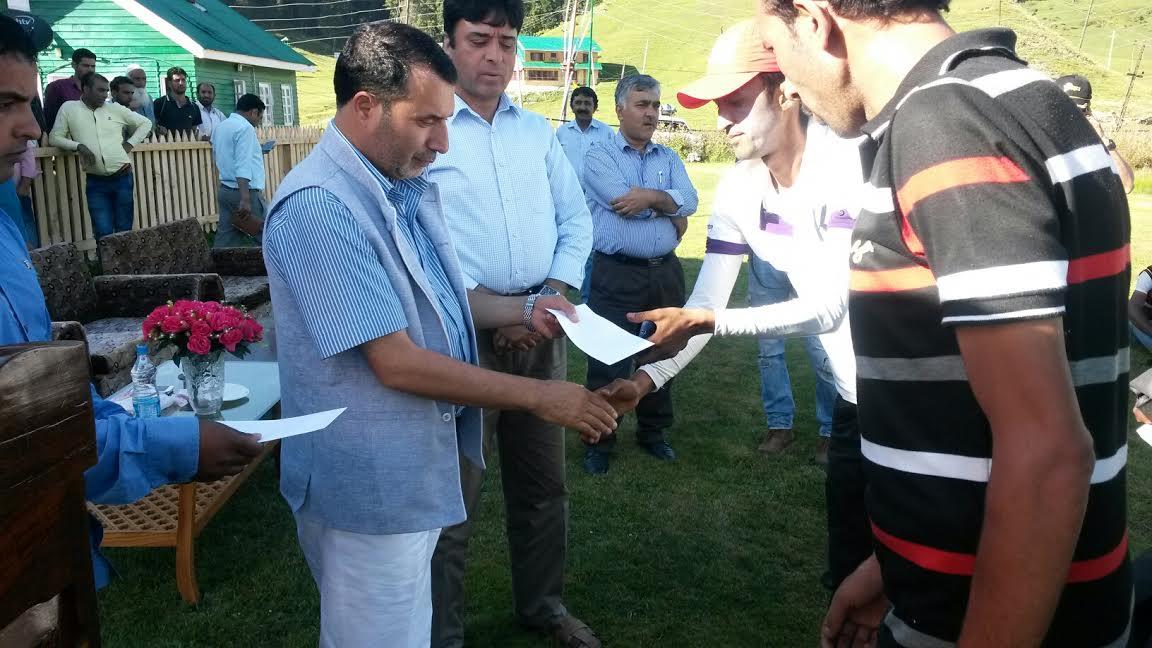 Kashmir is golfers paradise: Farooq Shah